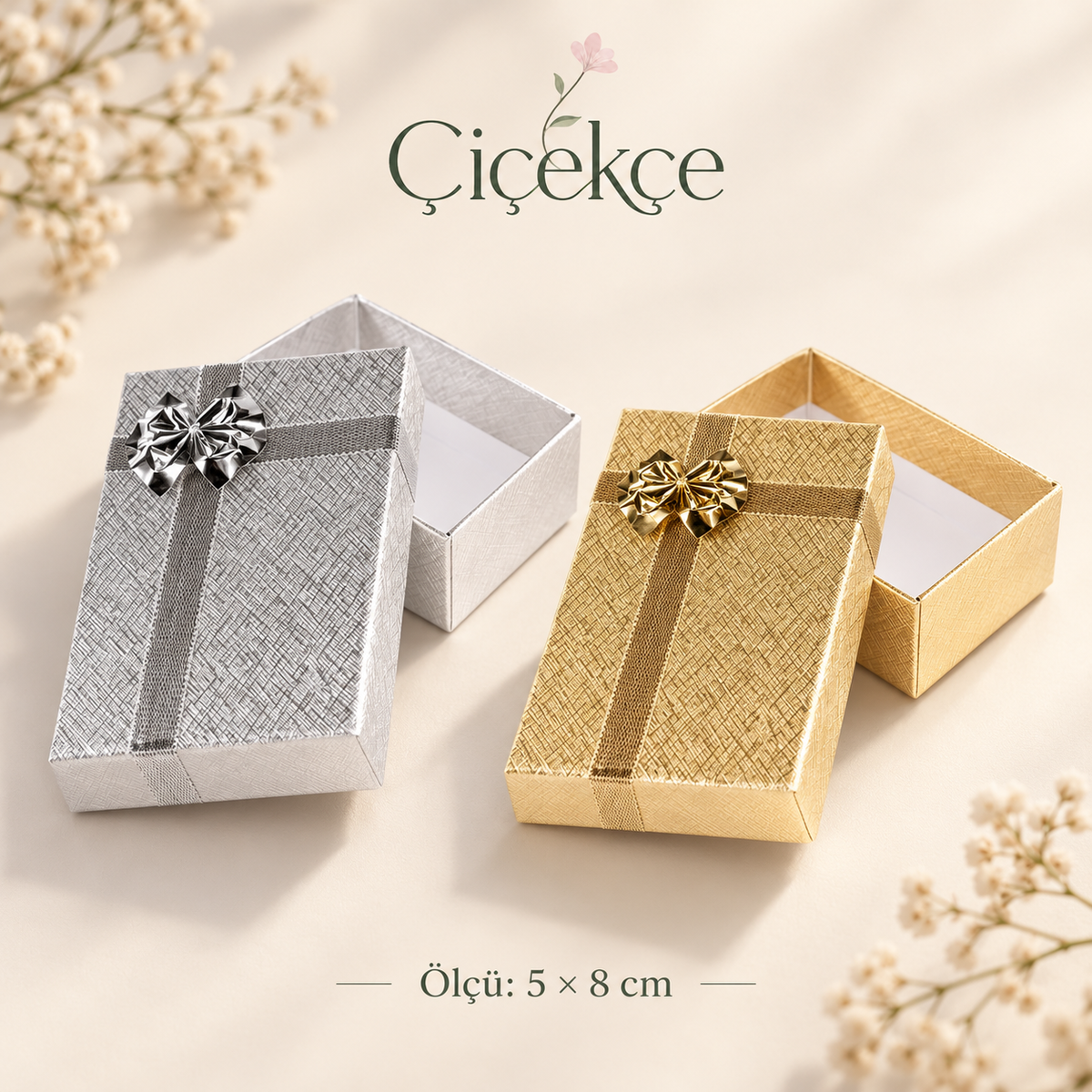 Çiçekçe Fiyonklu Hediye Kutusu | 5 × 8 cm